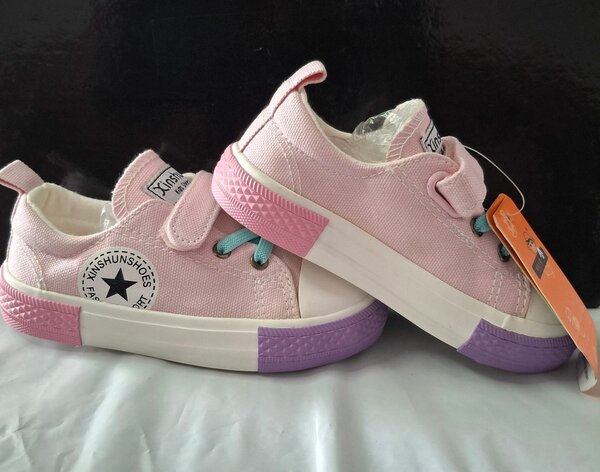 Baskets rose et violet