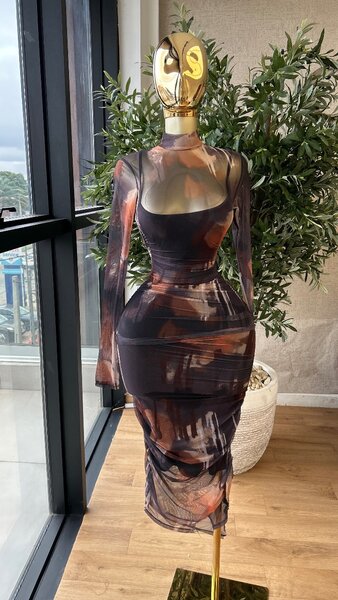 Robe élégante à manches longues