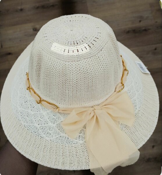 Chapeau de paille élégant