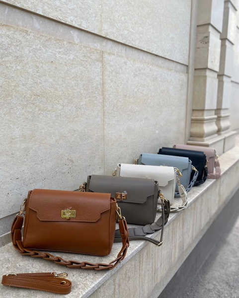 сумки разных цветов