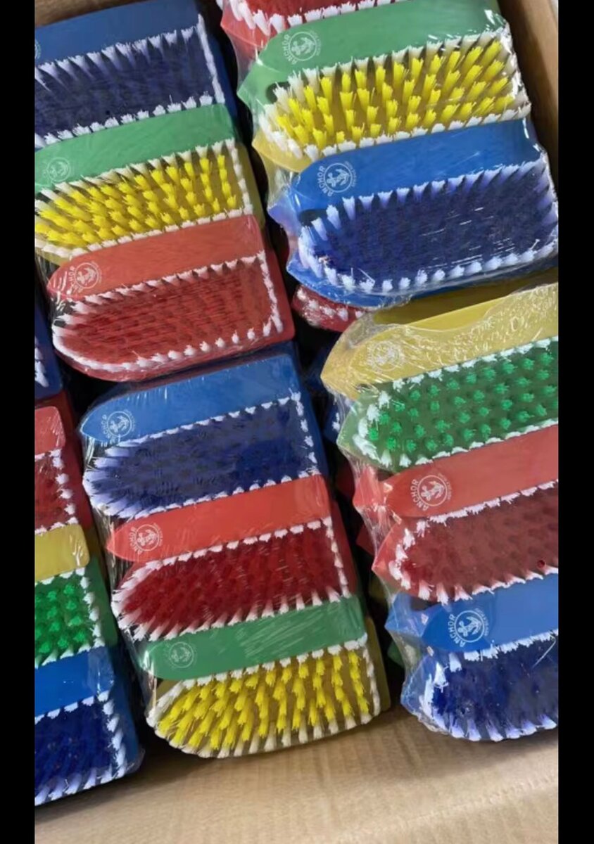 Brosse de nettoyage ergonomique