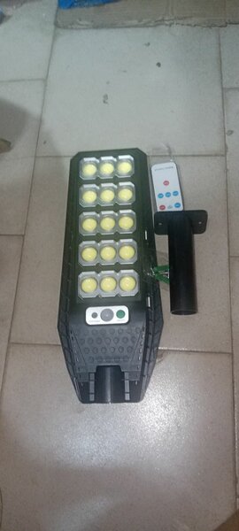 Lampe solaire LED extérieure