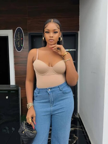 Bustier en dentelle beige pour femmes