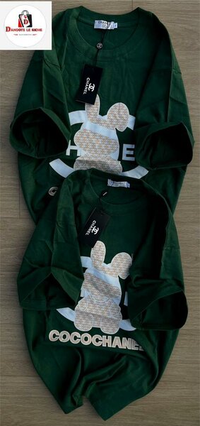 T-shirts verts en duo