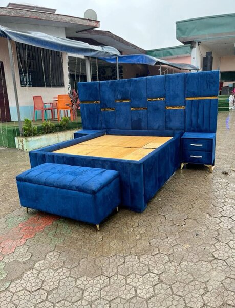 Lit bleu avec rangement et coffre