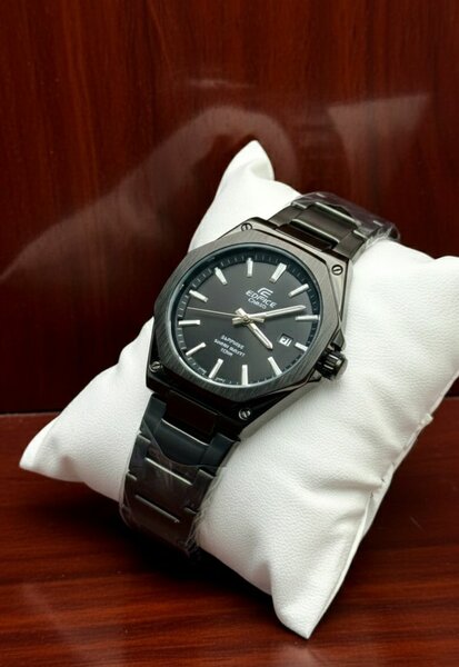 Montre élégante en acier inoxydable