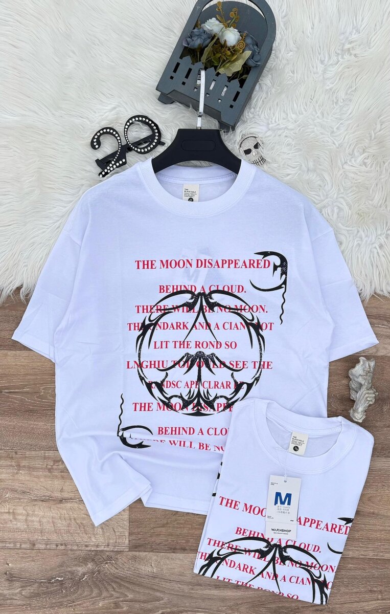 T-shirt blanc à motifs textuels