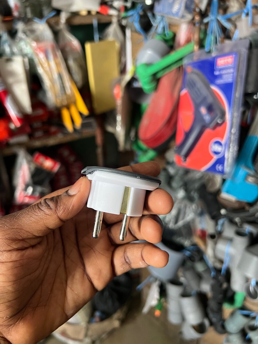 Adaptateur universel de voyage