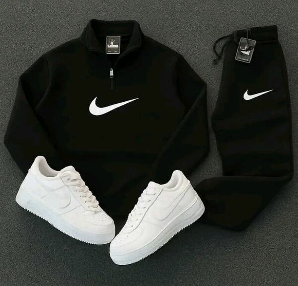 Ensemble sportif Nike élégant