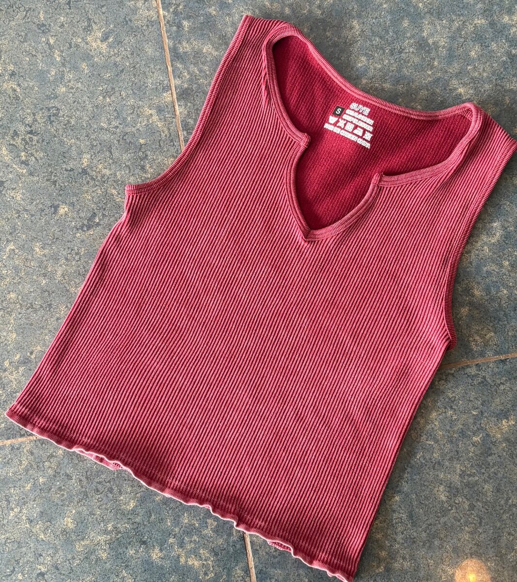 Débardeur côtelé à col en V