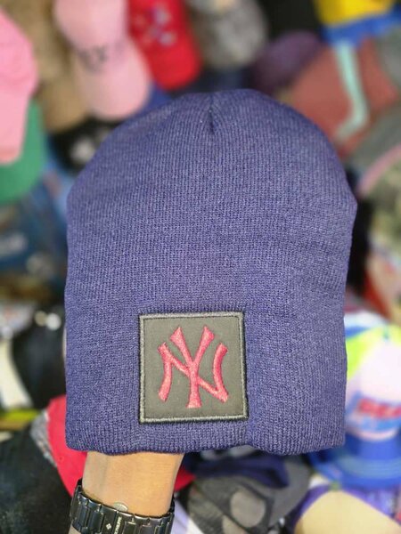 Bonnet brodé unisexe