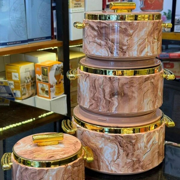 Ensemble de casseroles marbre