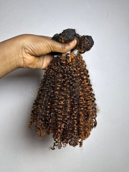 Extensions capillaires bouclés