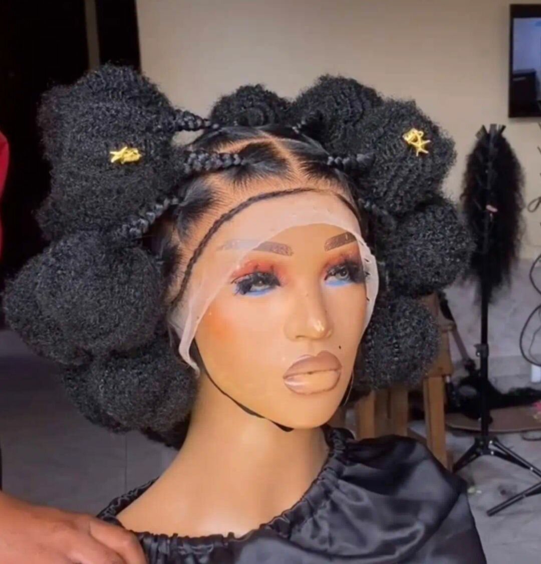 Perruque en dentelle bouffante