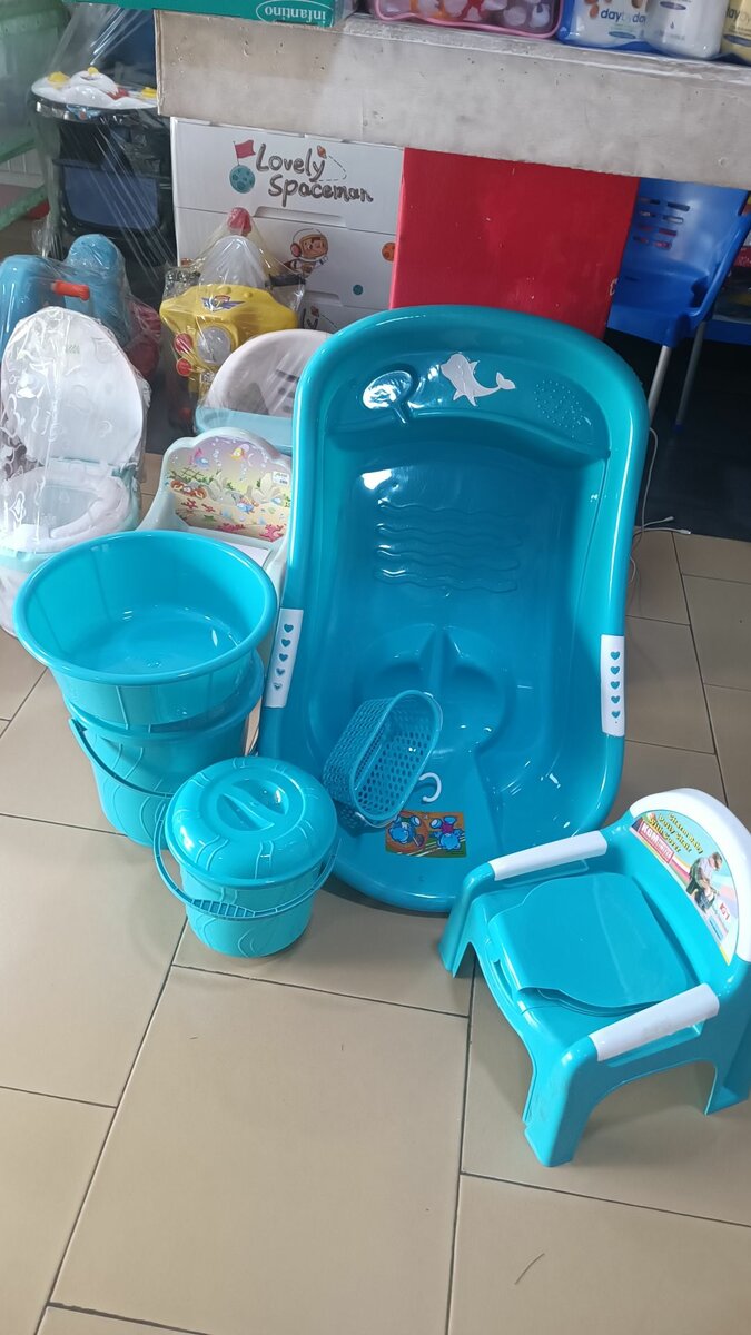 Complete baby bath set