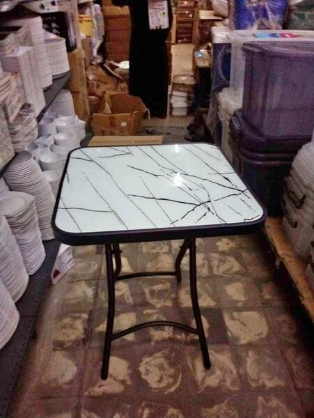 Table pliante vitrée