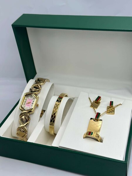 Box Bijou ( montre+chaine +boucles d'oreilles )