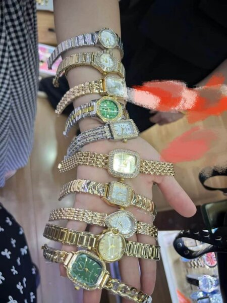 Montres élégantes en or