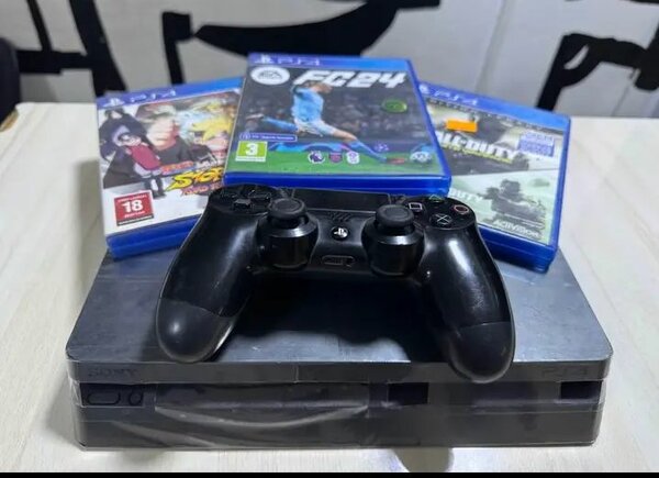 Console PS4 avec Jeux
