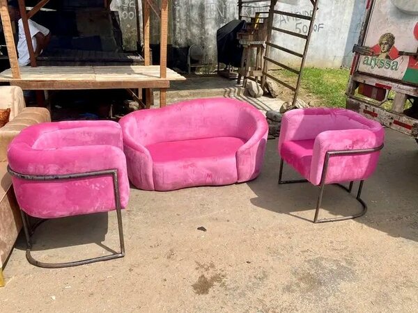 Ensemble canapé et fauteuils rose