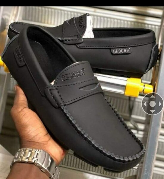 Mocassins en cuir noir élégants