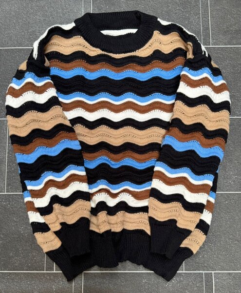 Pull tricoté rayé coloré