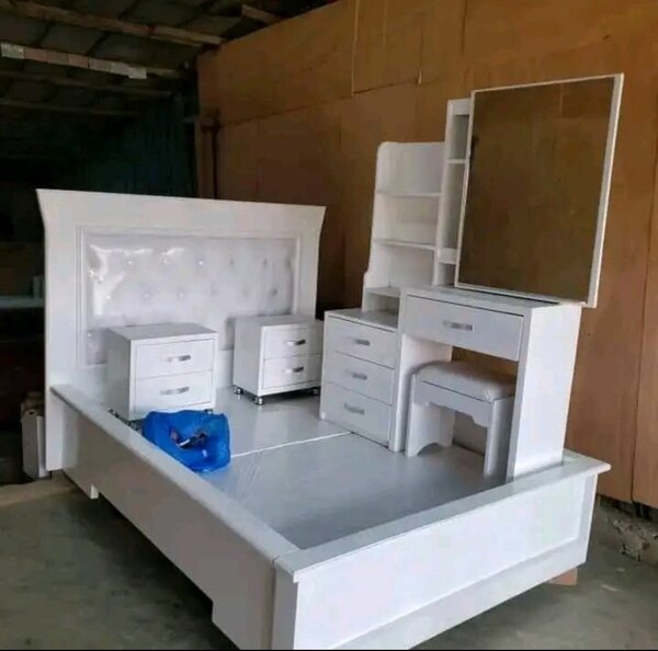 Chambre à coucher moderne blanc complet