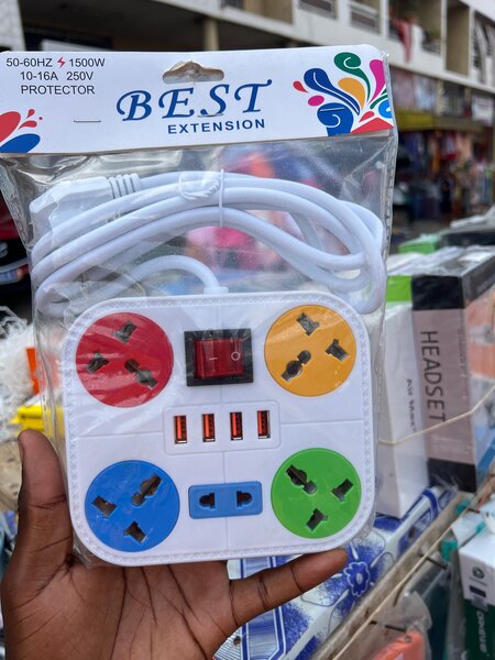 Multiprise universelle avec USB