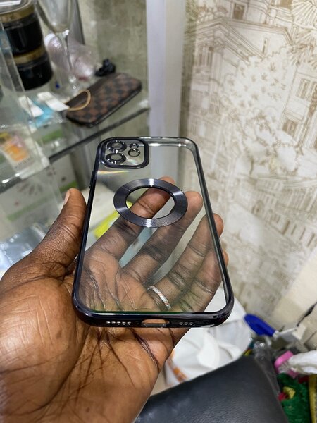 Coque transparente magnétique iPhone