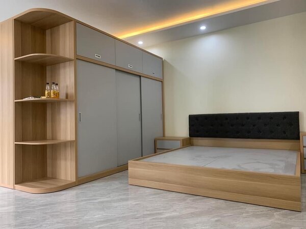 Lit double moderne en bois