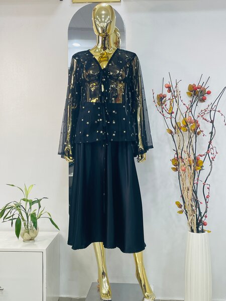 Robe noire transparente étoilée