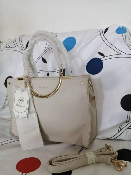 Sac à main élégant beige