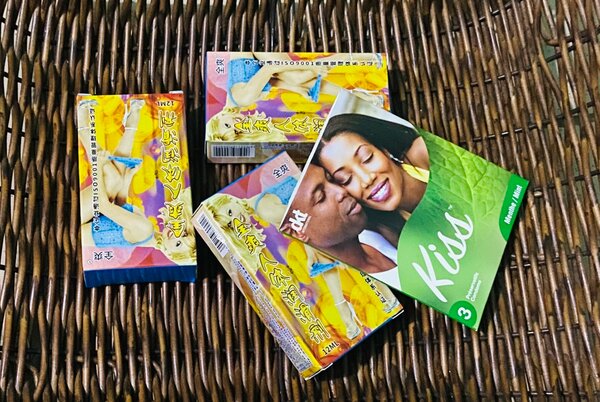 3 préservatifs + 3 lubrifiants