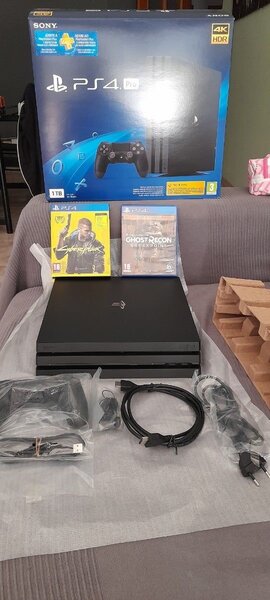 Console PS4 Sony avec 2 jeux