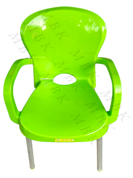 Chaise en plastique vert