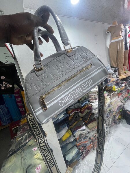 Sac à main Christian Dior élégant