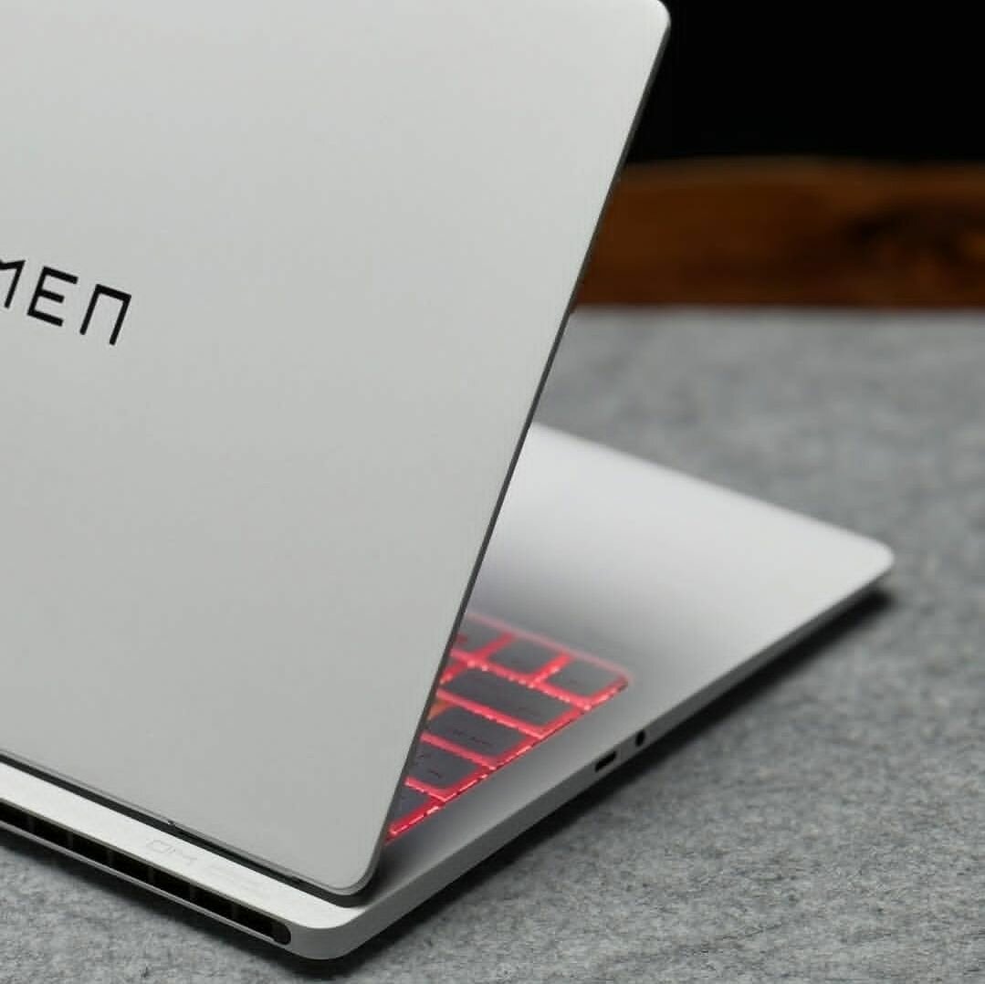 HP OMEN TRANSCEND 14  Pc 2025