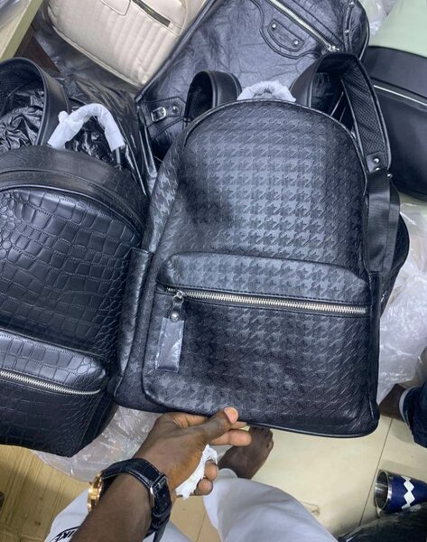 Sac à dos en cuir noir pour homme