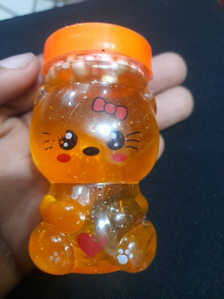 Élégants pots de slime colorés