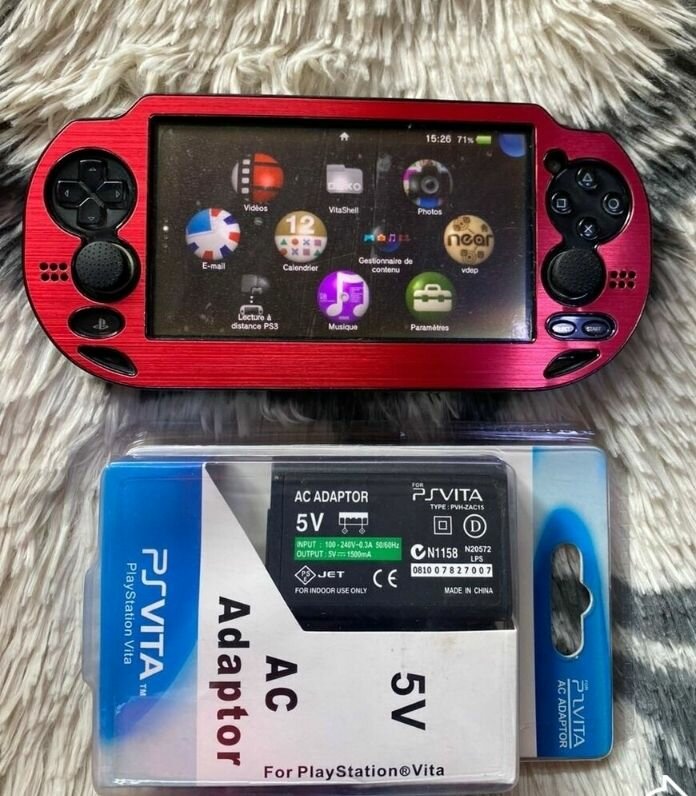 Console de jeu PSVITA avec chargeur