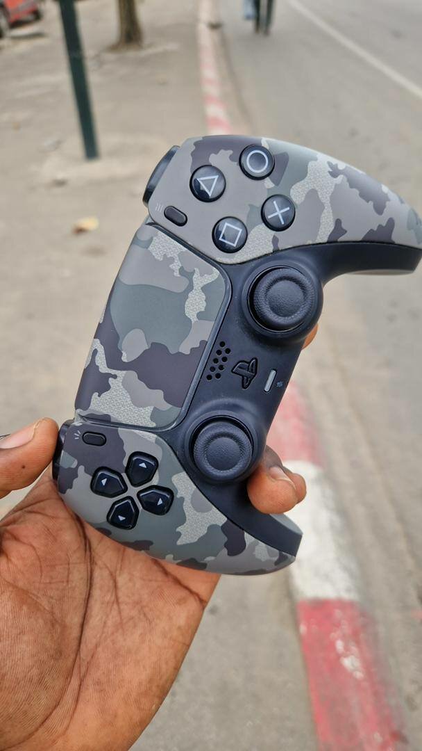 Manette PS5 camouflage grise