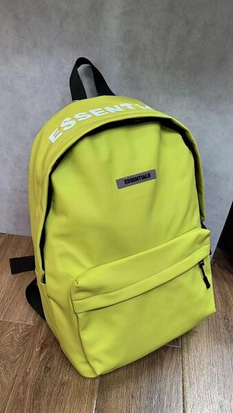 Sac à dos jaune moderne