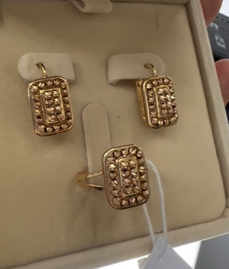 Комплект выполненный из дорики