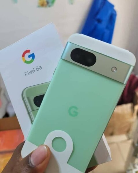 Google Pixel 8a Vert