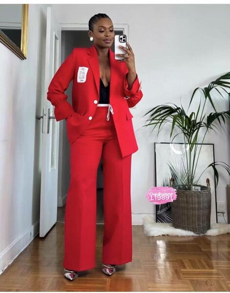 Veste et pantalon rouge chic
