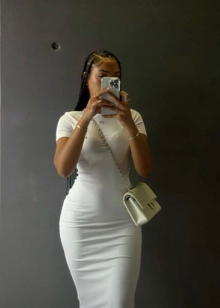 Robe moulante blanche élégante