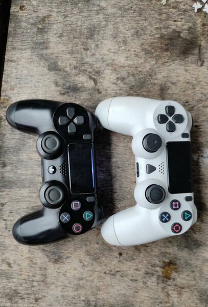Manette de jeu vidéo sans fil Sony PlayStation 4