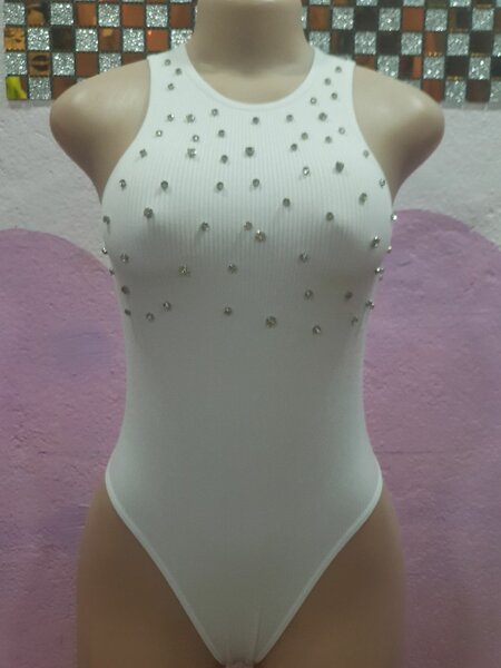 Body féminin élégant