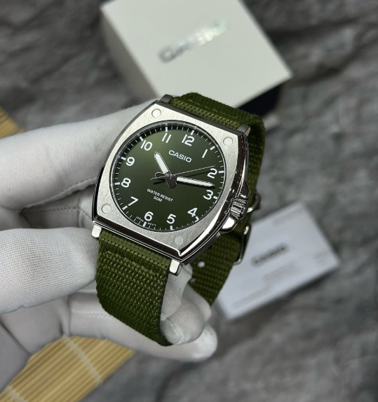 часы зеленые