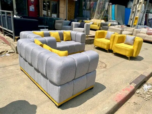 Canapé d'angle gris et jaune moderne